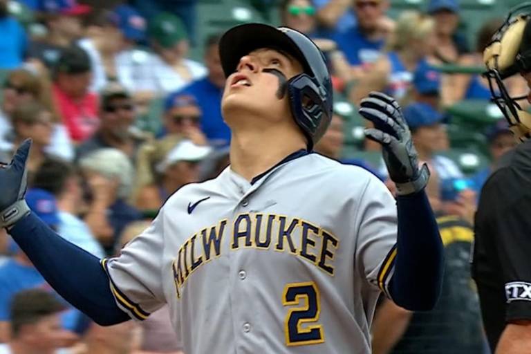 Luis Urías hace historia en victoria de Cerveceros sobre Cachorros