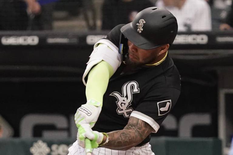 Moncada y Burger guían triunfo de Medias Blancas sobre Reales