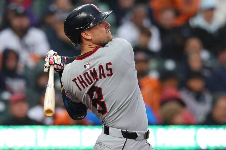 Reales acuerdan por una campaña con el OF Lane Thomas