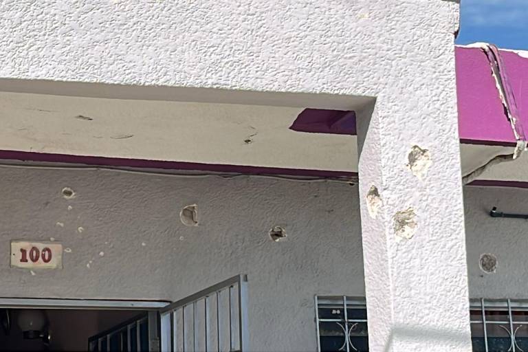 Balean tres viviendas en la colonia 10 de Mayo, en Culiacán