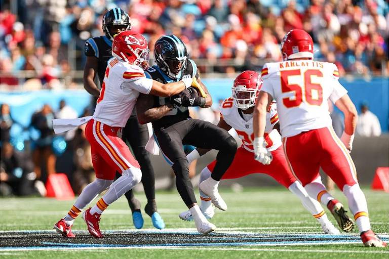 ¡Victoria agónica! Los Kansas City Chiefs derrotan a los Carolina Panthers con gol de campo en los últimos segundos