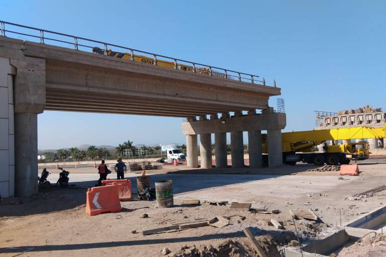 Avanza construcción de puente sobre la autopista Mazatlán-Culiacán