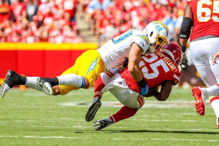 Los Chargers electrocutan a los Chiefs a domicilio, en la sorpresa de la Semana 3