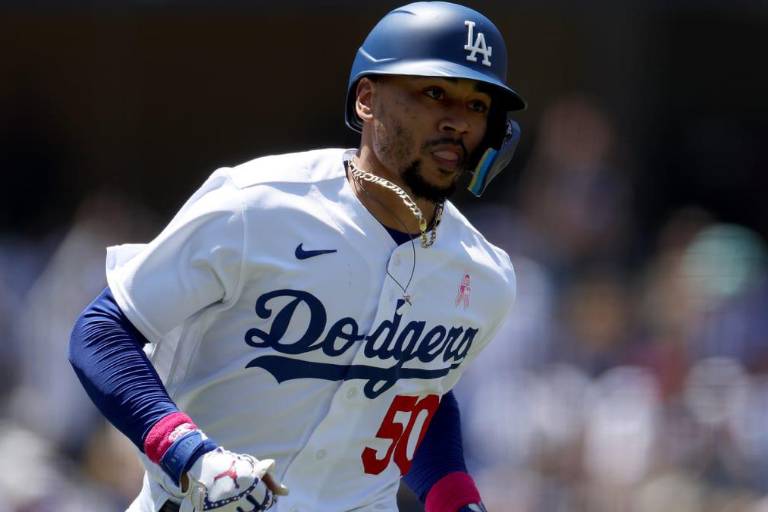 Dodgers barren a Padres de la mano de Betts y Gonsolin