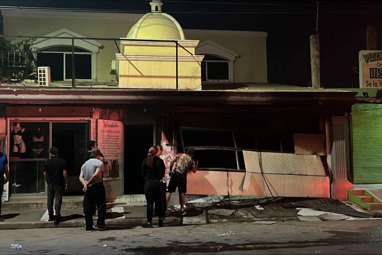 Se incendia un vehículo y una vivienda en la colonia Emiliano Zapata, en Culiacán