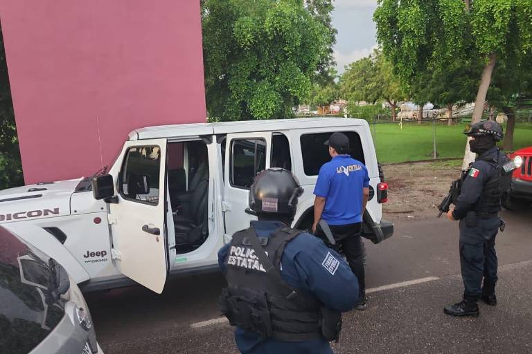 Simulaban ser un grupo armado para un videoclip; Policía Estatal los detiene en Navolato