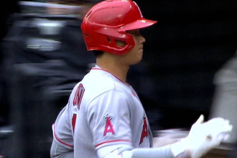 Shohei Ohtani deja juego por molestias en la ingle