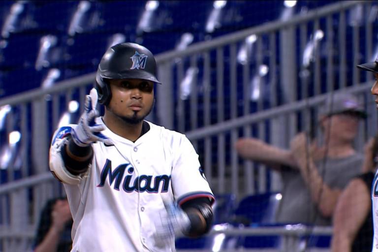 Oficial: Padres adquieren a Luis Arráez desde los Marlins por cuatro jugadores