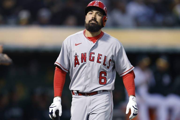 Anthony Rendón suspendido cinco juegos tras altercado con fanático