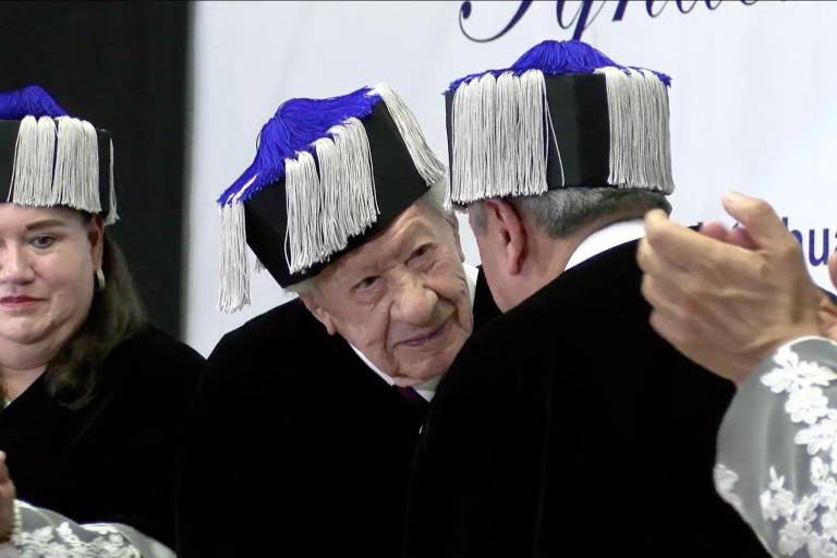 Recibe Ignacio López Tarso Doctorado Honoris Causa en Artes y Humanidades