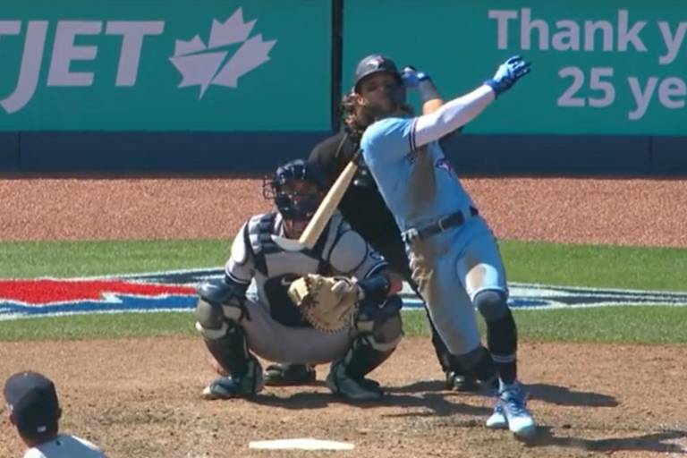 Mexicano Alejandro Kirk se la vuela en triunfo de Azulejos ante Yanquis