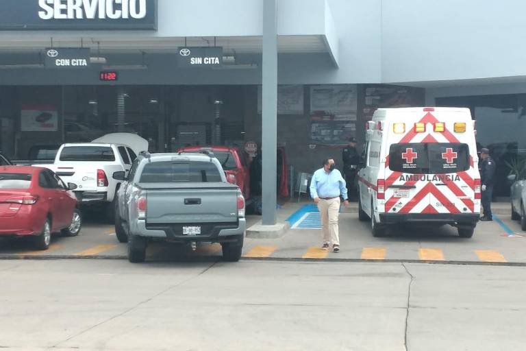 Matan a balazos a hombre dentro de agencia de autos de Culiacán
