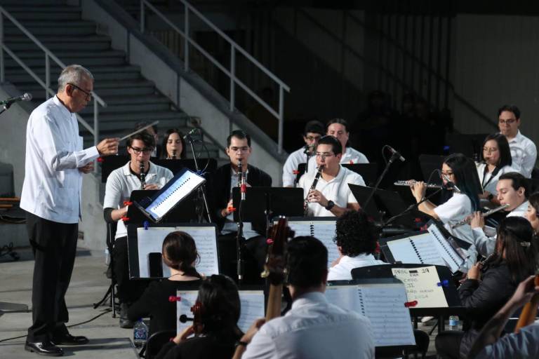Recibe la Banda Sinfónica Juvenil el año nuevo con música