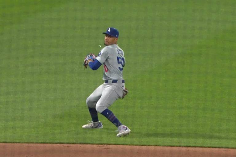 Dodgers esperan que Betts regrese a segunda o el shortstop en el 2025