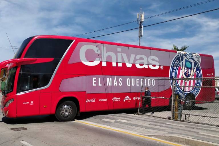 Chivas madruga y arriba a Mazatlán para su duelo ante los Cañoneros
