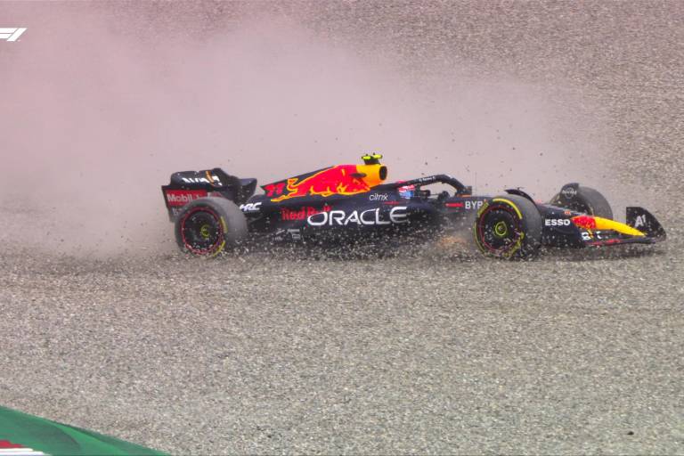 Checo Pérez abandona el Gran Premio de Austria