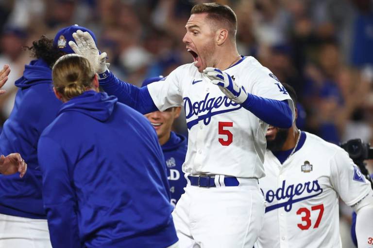 Grand slam de Freeman en la décima da victoria a Dodgers ante Yanquis en J1 de la Serie Mundial