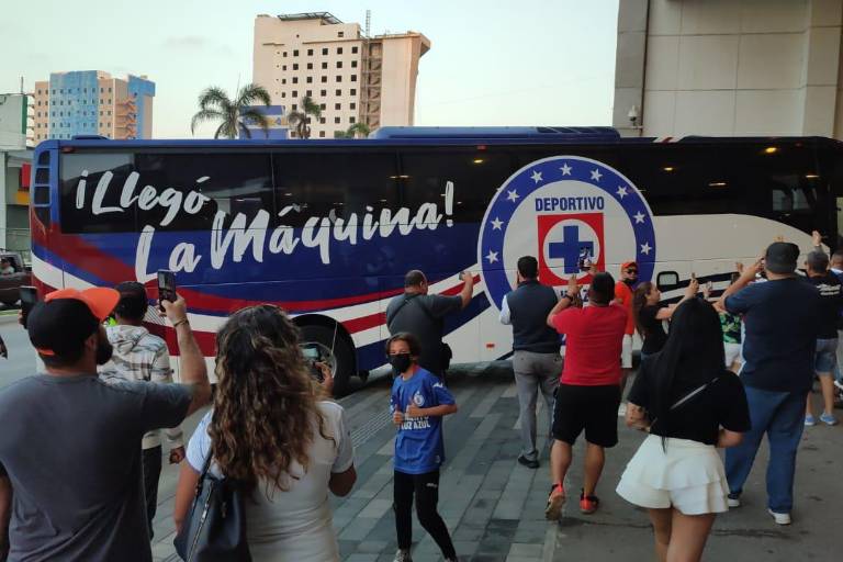 De la advertencia del INE, del turismo previsto y de Óliver Pérez, de las noticias para esta mañana