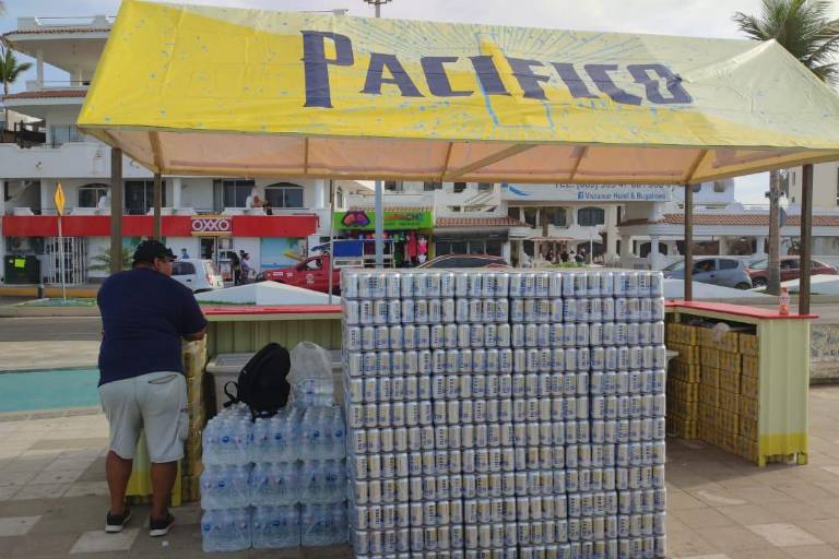 El malecón de Mazatlán se ‘convertirá en cantina’; autorizan 7 barras con venta de cerveza