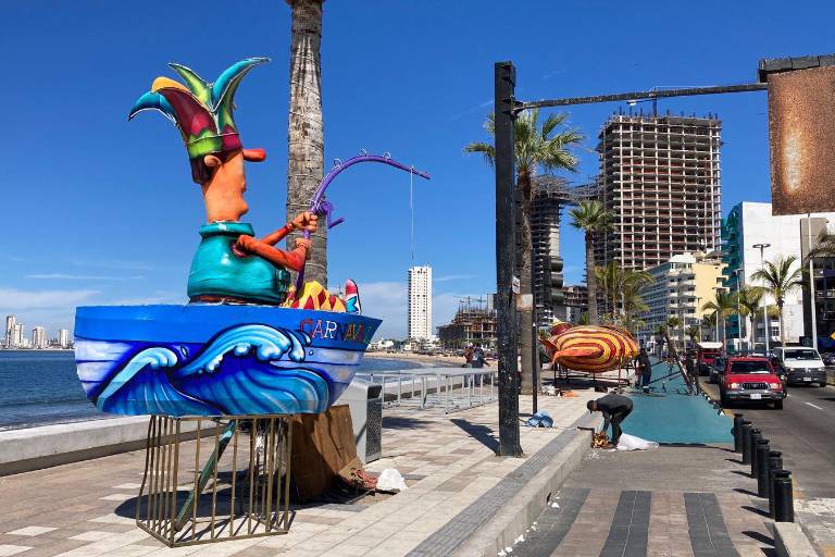 Con su llegada al malecón, los monigotes ‘anuncian’ que el Carnaval está cerca