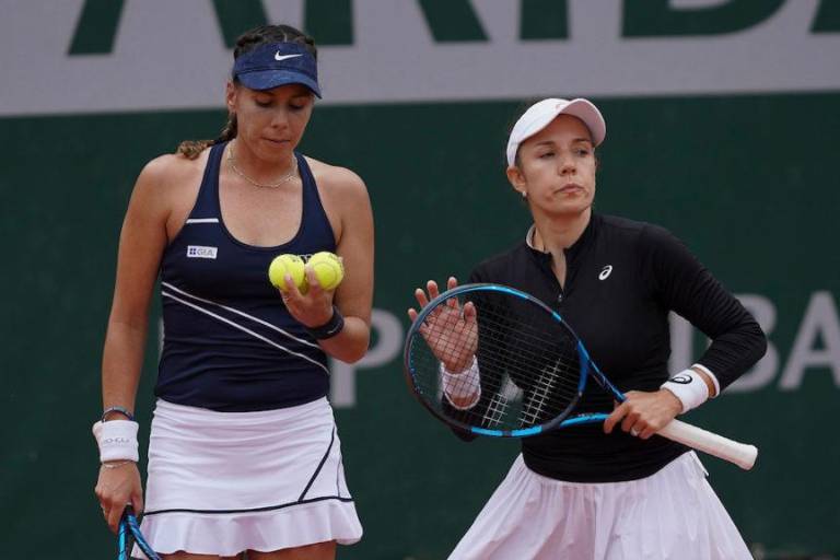 Giuliana Olmos y Sharon Fichman caen ante las número 1 en su debut en el WTA Finals