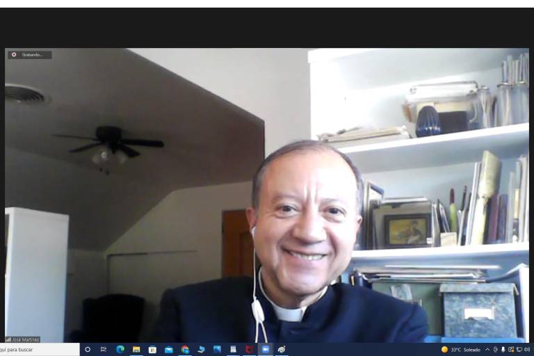 Escribir es contribuir con la sociedad, asegura el Padre José Martínez Colín