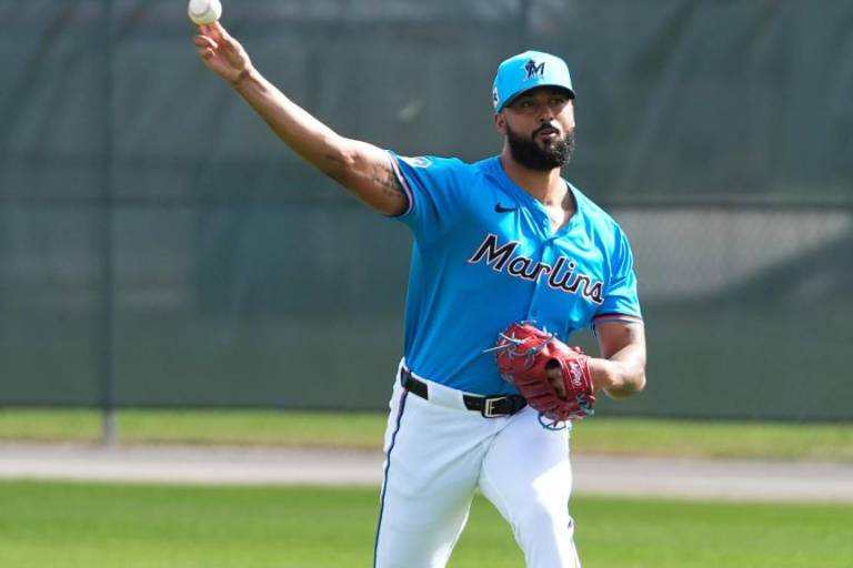 Alcántara, de vuelta, abrirá por los Marlins en el Día Inaugural