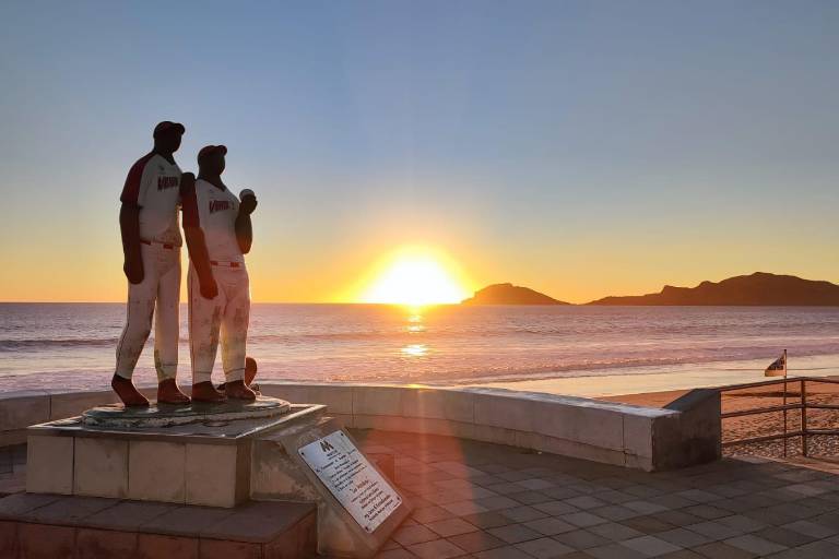 Del puente de El Quelite, del Carnaval de Mazatlán, y de Urquidy, de las noticias para esta tarde