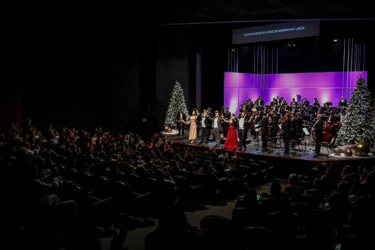 Gozan la alegría de la Navidad en el Concierto Decembrino