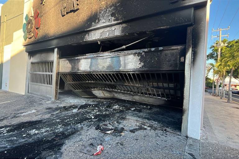 Sinaloa vive ola de ataques: 8 inmuebles dañados con explosivos y armas en 5 días