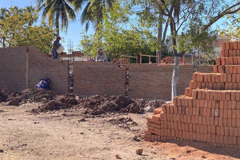 Agradecen pronto inicio de reconstrucción de barda perimetral en escuela primaria de Mazatlán