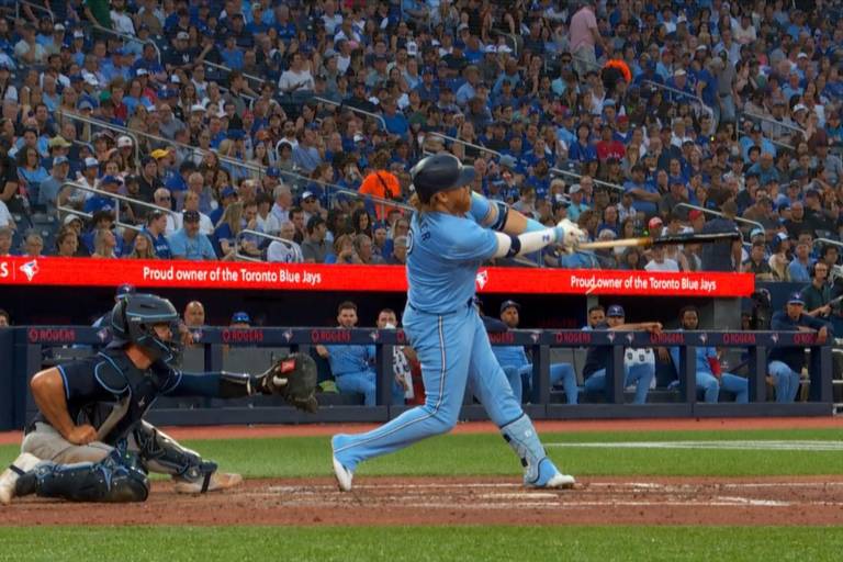 Justin Turner pasa a Marineros a cambio de un prospecto