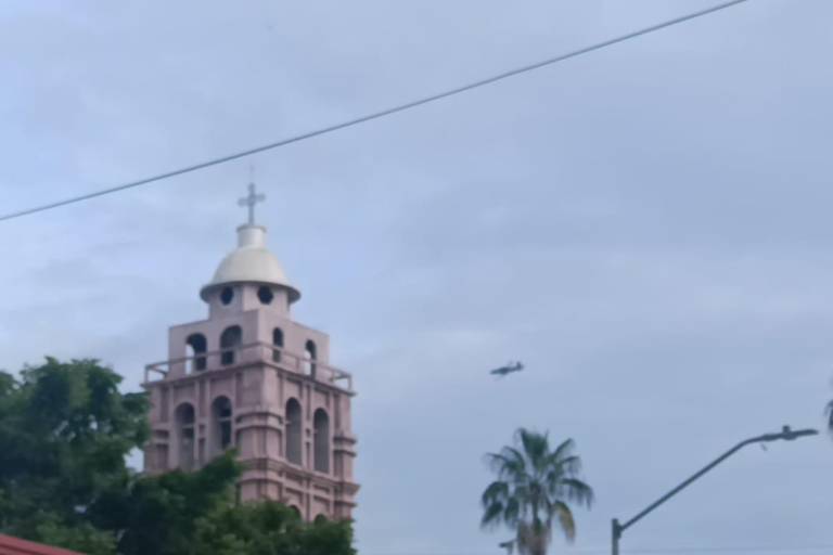 Sorprende a ciudadanos sobrevuelo de avioneta de la Secretaría de Marina en Escuinapa