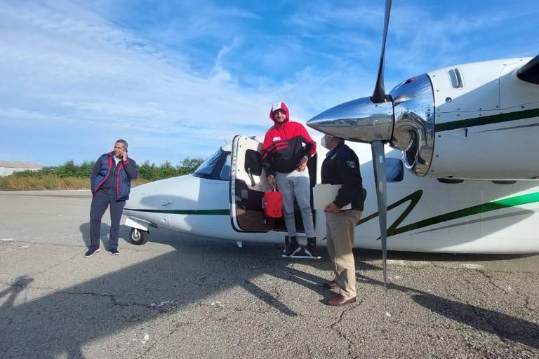 Alexis Cervantes llega a Guasave en vuelo directo desde Morelia