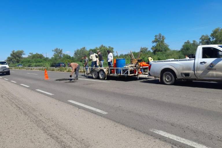 Aunque no le corresponde, Gobierno de Guasave ‘bachea’ la carretera México 15