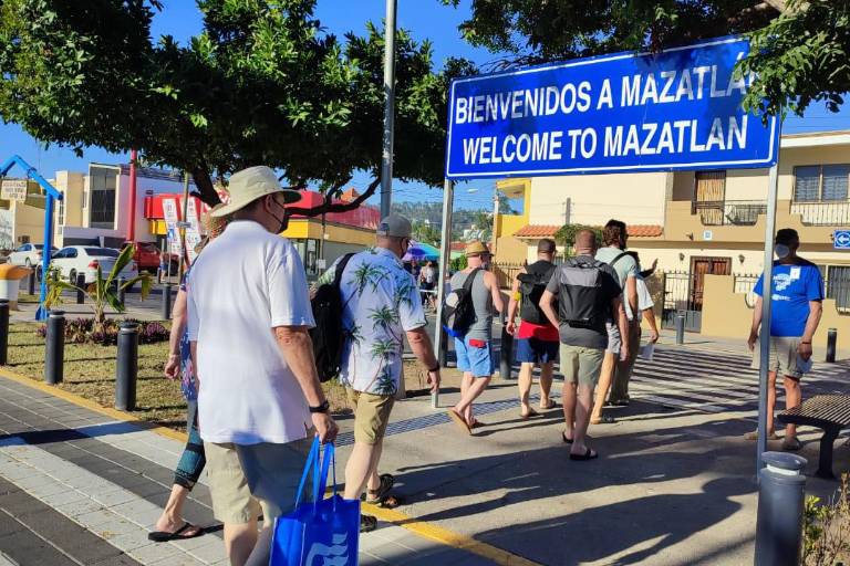 De protestas en el Pediátrico, del reclamo del SNTE 53 y de Del Toro y los Oscares, de las noticias para esta tarde