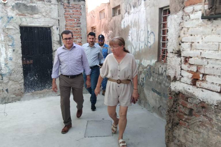 Después de más de 30 años rehabilitan red de agua y drenaje en callejón de la Montuosa, en Mazatlán