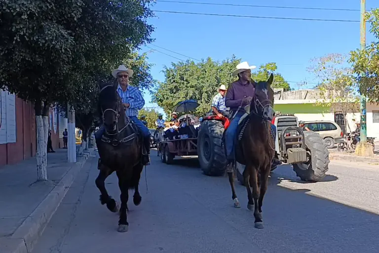 El Ejido de Escuinapa conmemoró su 105 aniversario con una misa y un recorrido por las calles, reafirmando su fuerza y unidad.