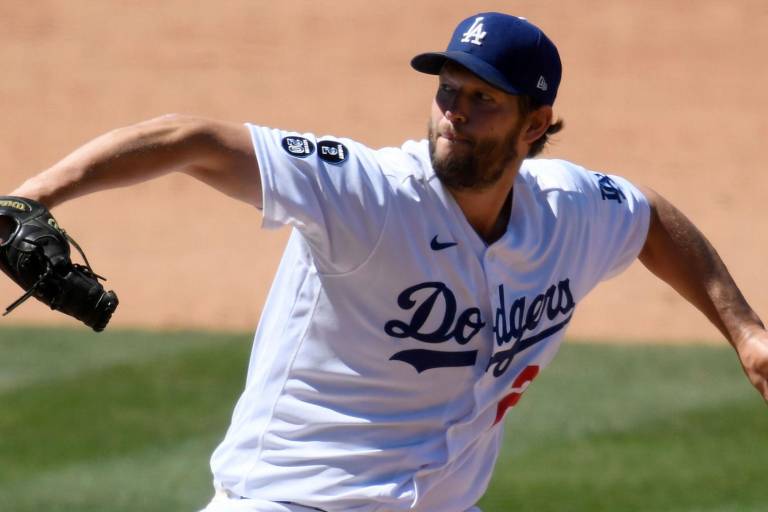 Kershaw deslumbra y Dodgers despierta ante Rojos