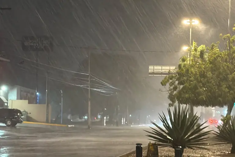 Las fuertes precipitaciones pluviales comenzaron poco después de las 22:00 horas.