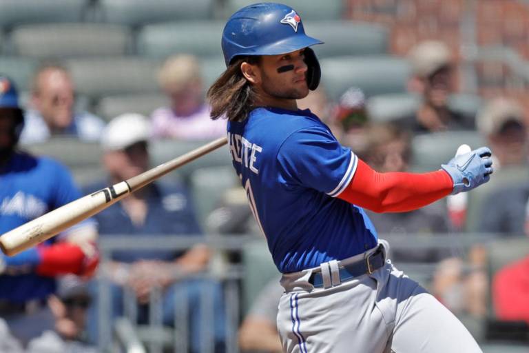 Azulejos de Toronto remonta y sella barrida en Atlanta