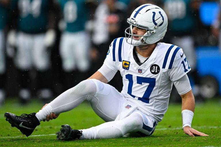 Baja de Daniel Jones complica a Colts en su camino a los playoffs