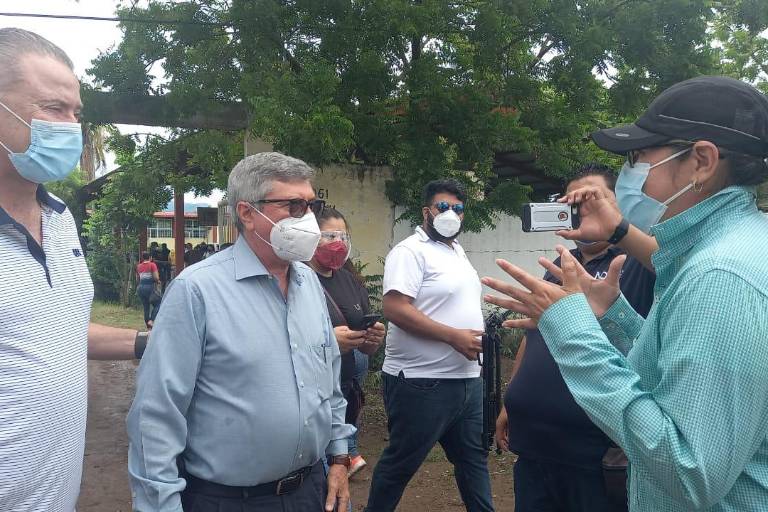 En Escuinapa cuestionan a Quirino sobre apoyo que requieren personal médico y la población ante el Covid-19