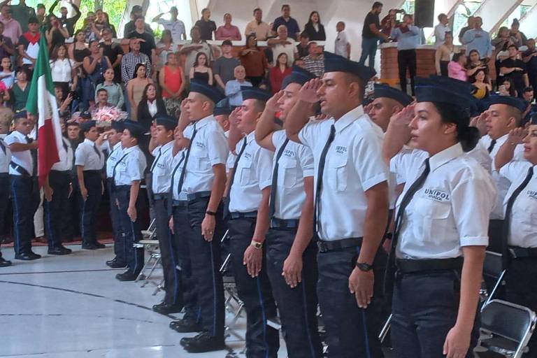 Nuevos policías municipales son aptos para usar armas, pero depende de la corporación, explica Rector de Unipol
