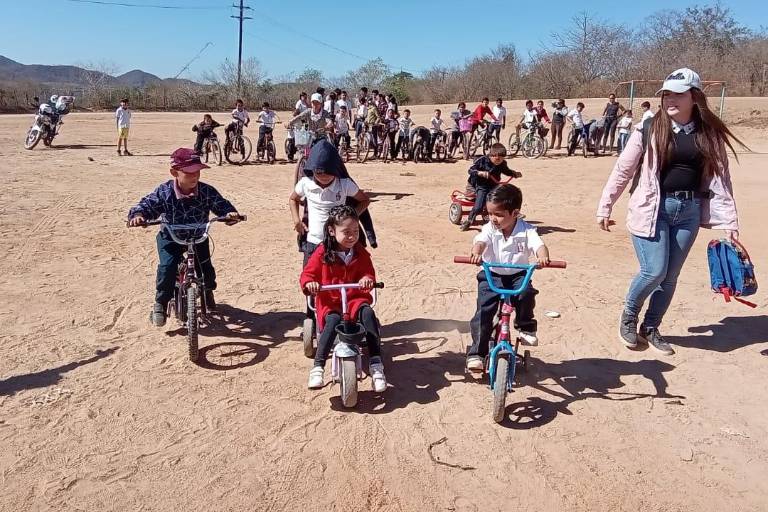 Se divierten y hacen deporte niñas, niños y adolescentes de La Palma Sola