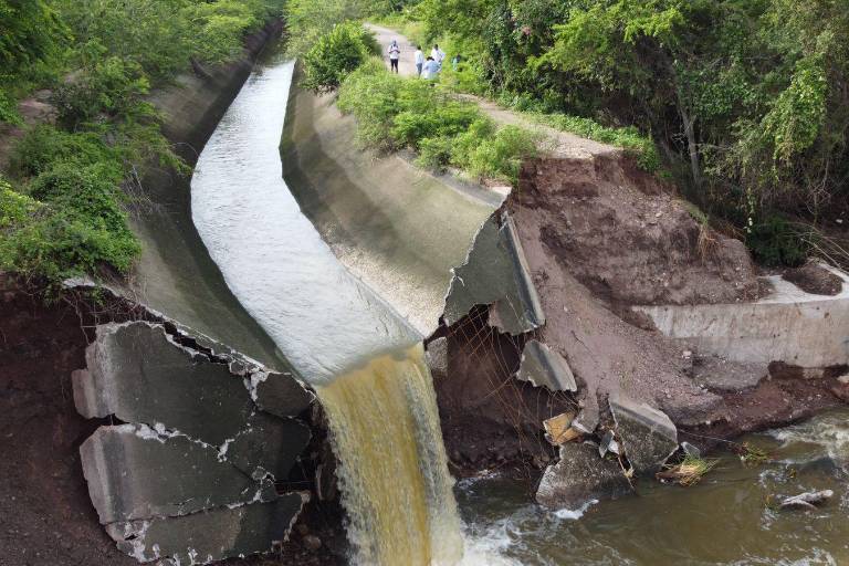 Coloca tapo en canal roto que suministra agua a Los Horcones; pueblos se estaban inundando: Jumapam