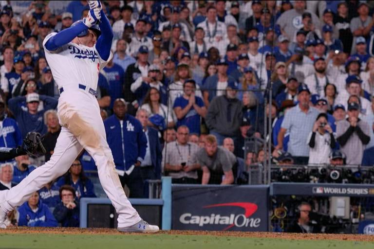 Freddie Freeman se somete a una cirugía en el tobillo; estaría listo en los campamentos