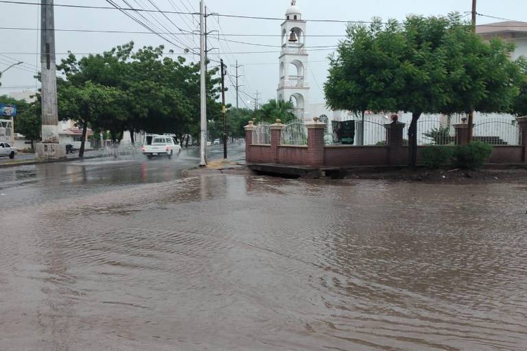 Lluvias originadas por remanentes de ‘Nora’ ocasionan crecida de arroyos en Culiacán