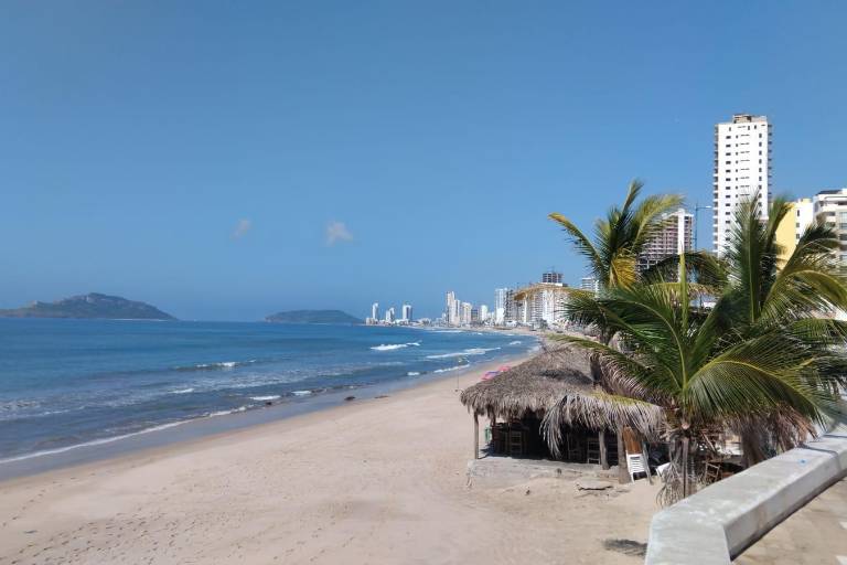 Obligatoriamente hoteles deberán abrir paso a turistas a las playas: Semarnat