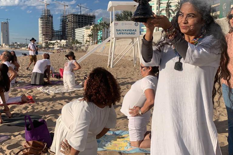 Se conectan con la naturaleza en ceremonia para recibir el Equinoccio de Primavera en Mazatlán